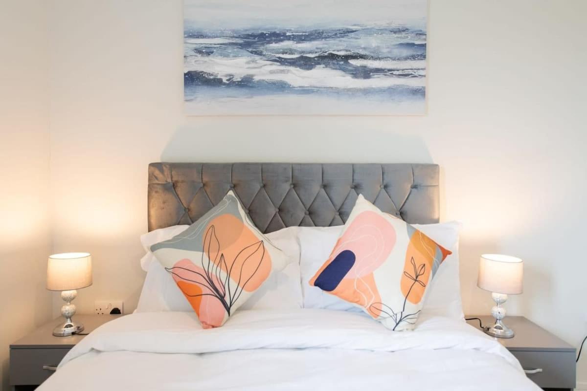 Fantastic 1 Bed Apartment In Crawley Eksteriør bilde