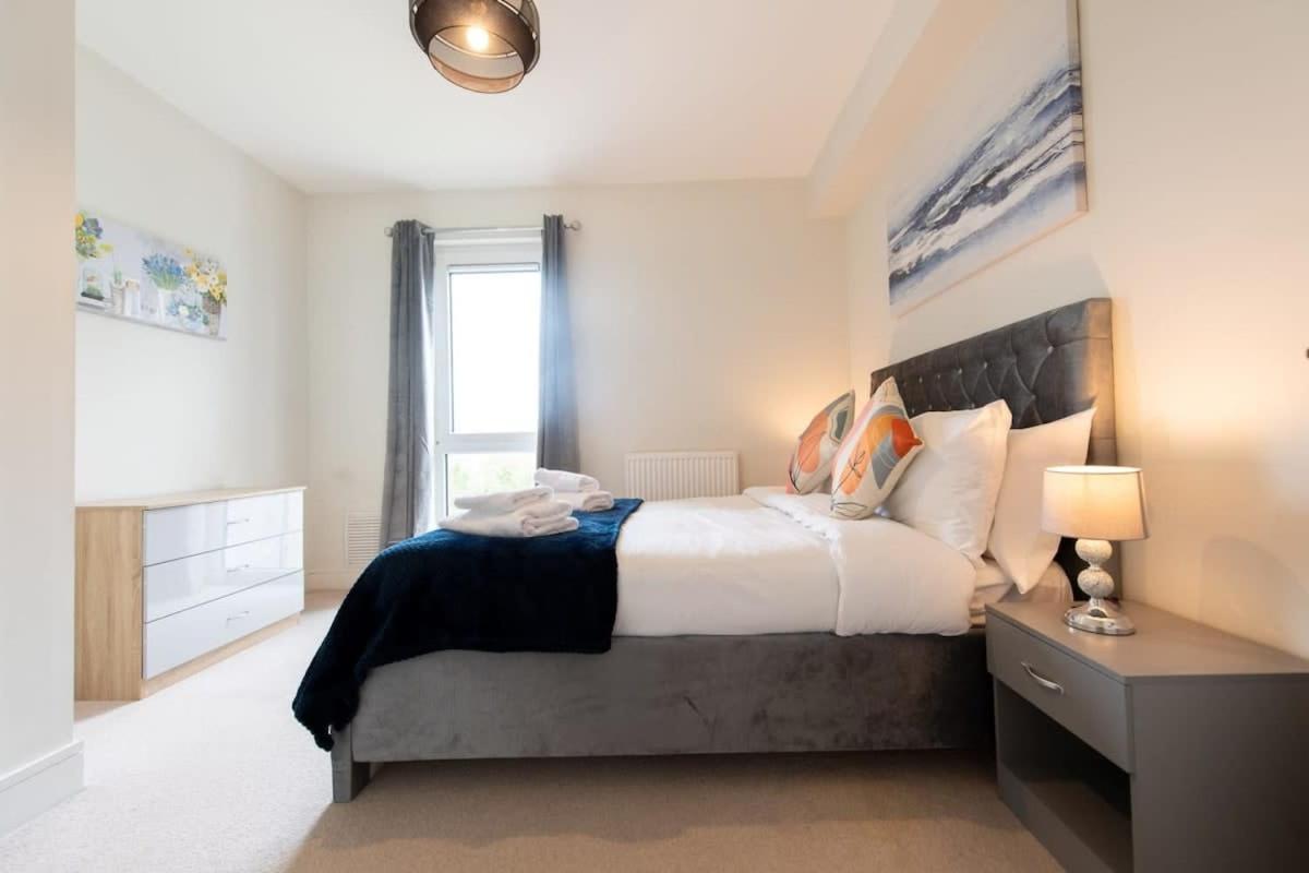 Fantastic 1 Bed Apartment In Crawley Eksteriør bilde