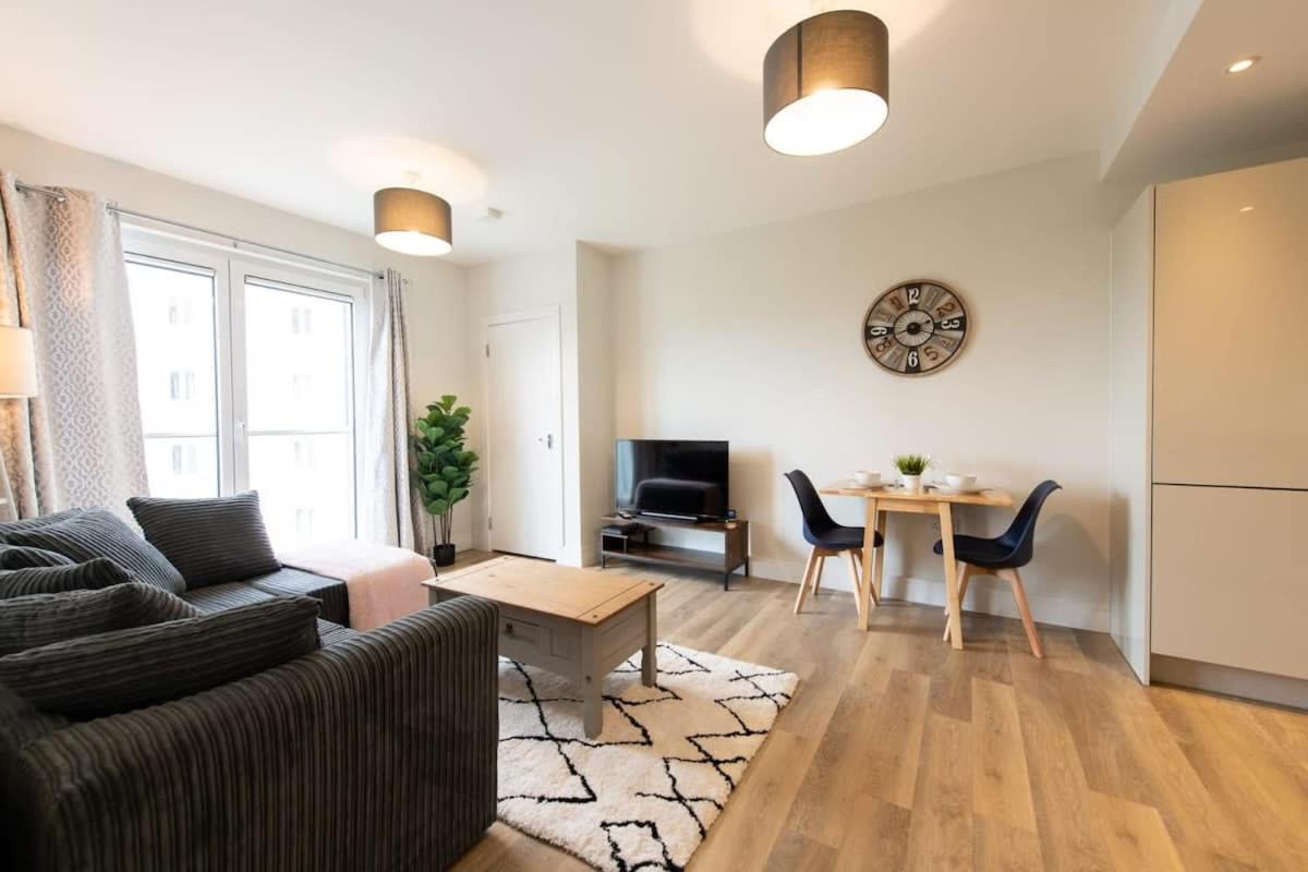 Fantastic 1 Bed Apartment In Crawley Eksteriør bilde