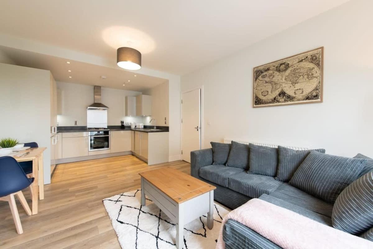 Fantastic 1 Bed Apartment In Crawley Eksteriør bilde